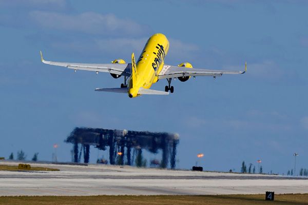 US Will Give Runway Rights to a Budget Airline at Newark Airport