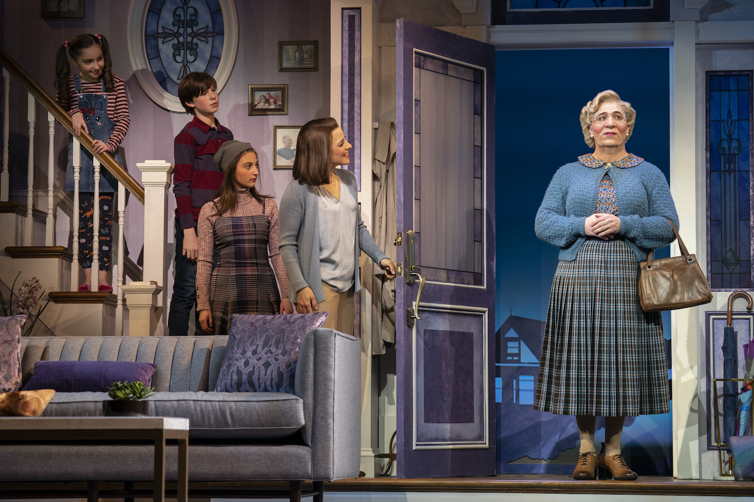 Rob McClure Makes Broadway's 'Mrs. Doubtfire' Worth Seeing