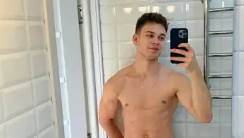 Digital Creator Makiri is Proud of His “Big Hairy Legs” 